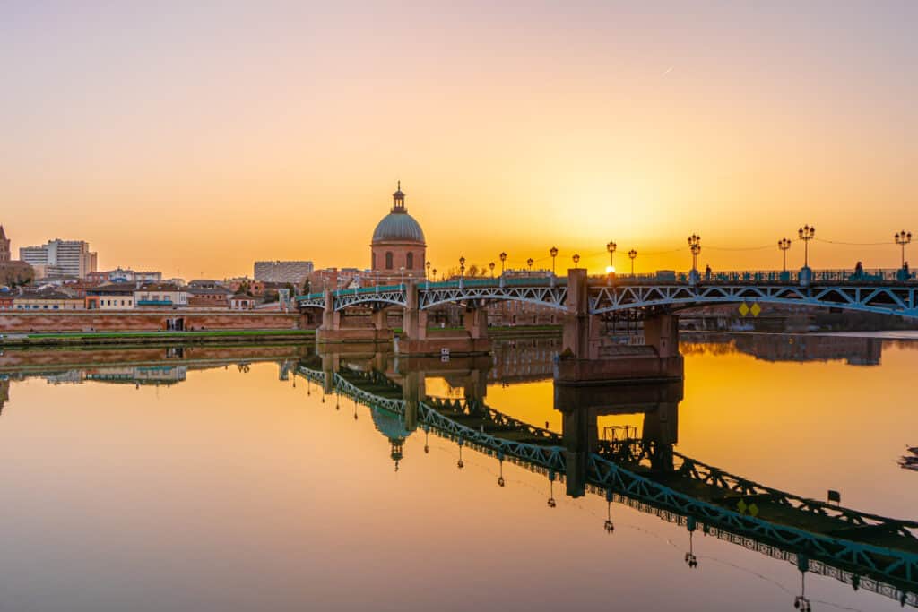 Garonne et Dôme de la Grave à Toulouse, France