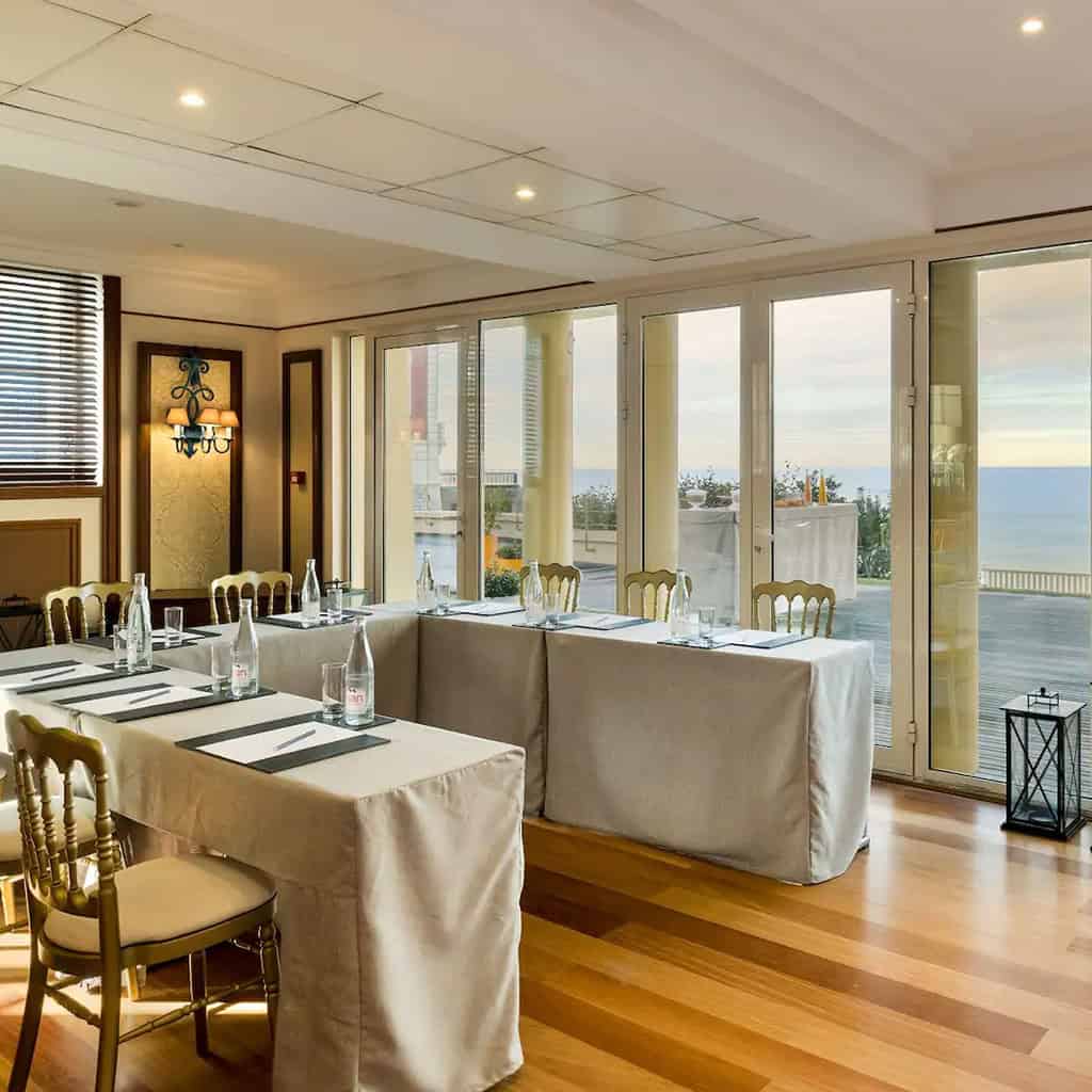 Salle de réunion de l'hôtel séminaire à Biarritz.