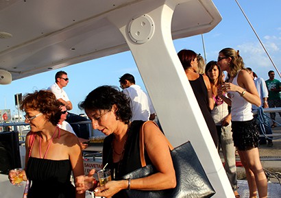 team building catamaran en mediterrannee