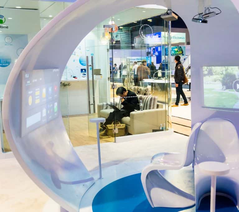 Stand sur-mesure dans un salon professionnel.