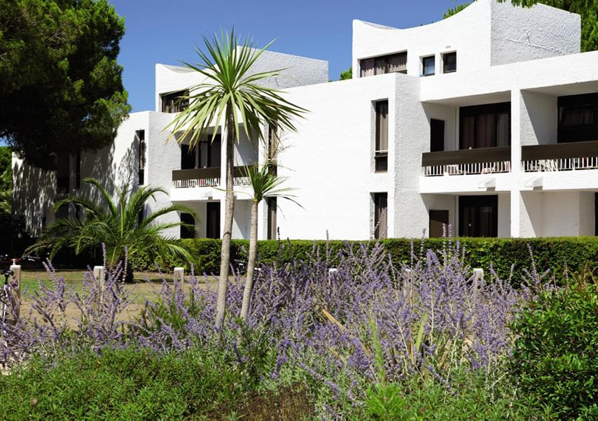 company stay languedoc roussillon gardens