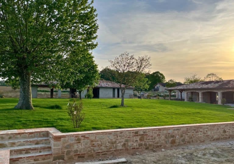 Jardin au coeur d'un gîte pour un séminaire à la campagne