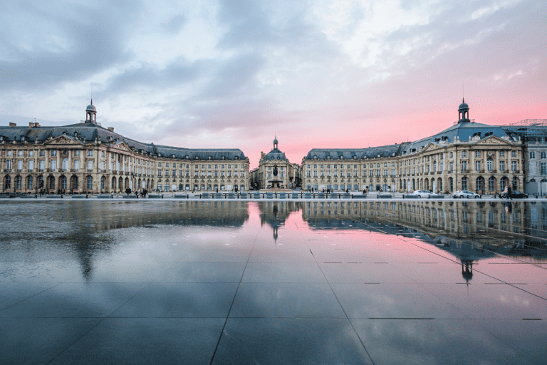 Le miroir d'eau, lieu historique à Bordeaux