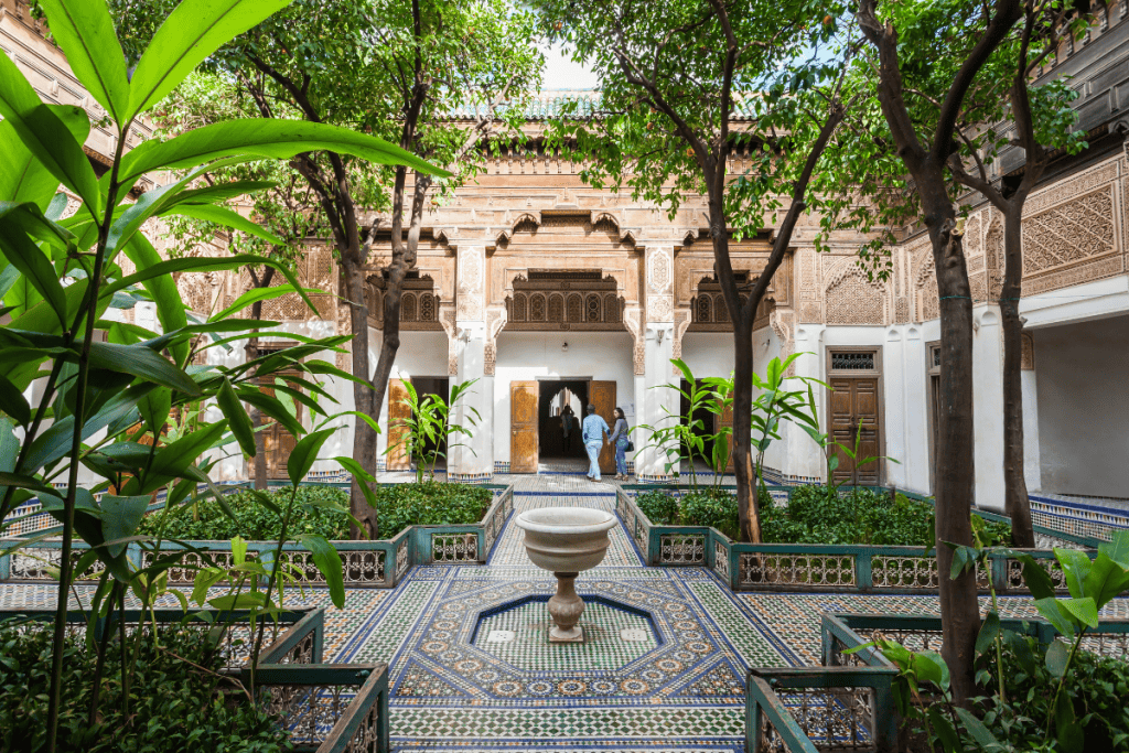 Palacio marroquí con jardín tradicional