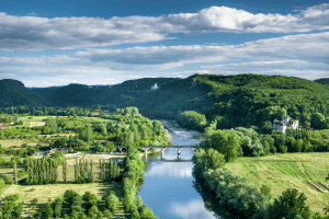 Vue aérienne sur la nature en Dordogne