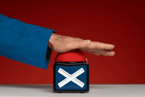 Main sur un buzzer pour un quiz d'entreprise